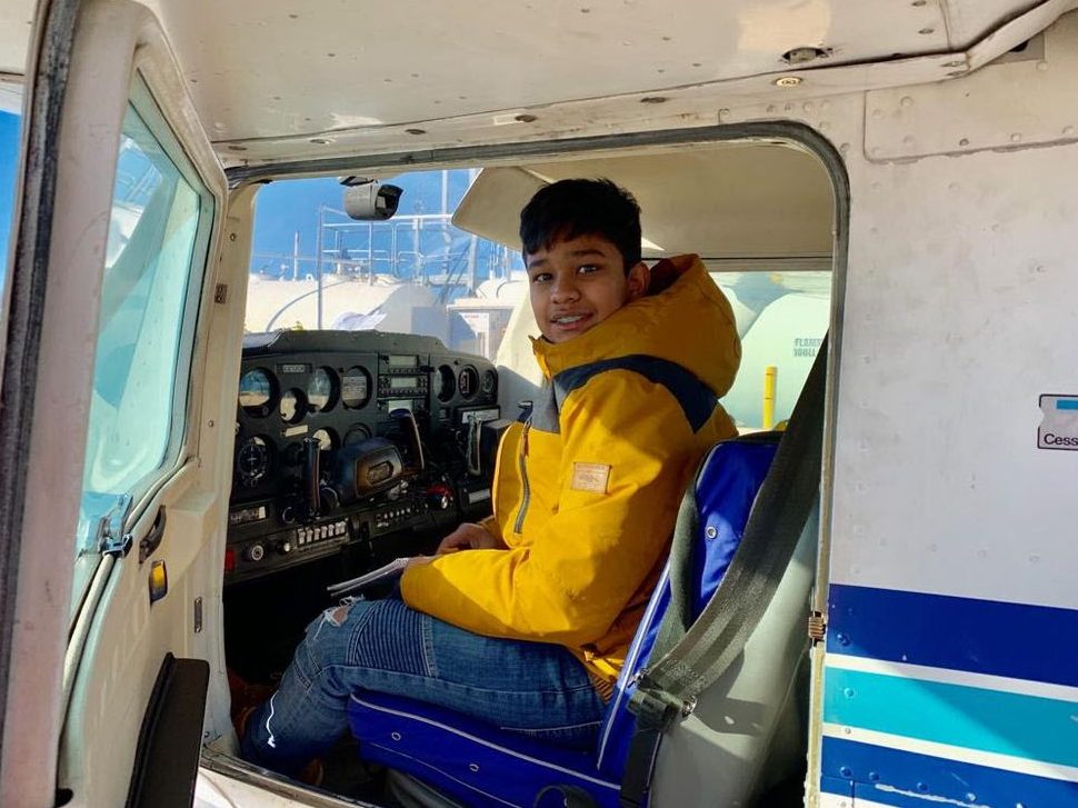این نوجوان ۱۴ ساله مهاجر در انتاریو جوان‌ترین خلبان دنیاست